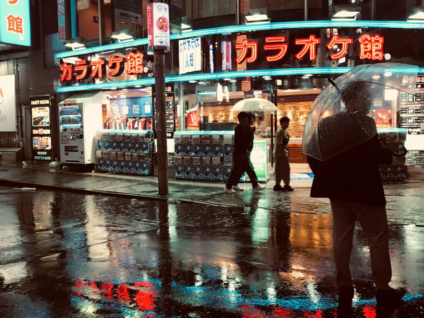 雨の街